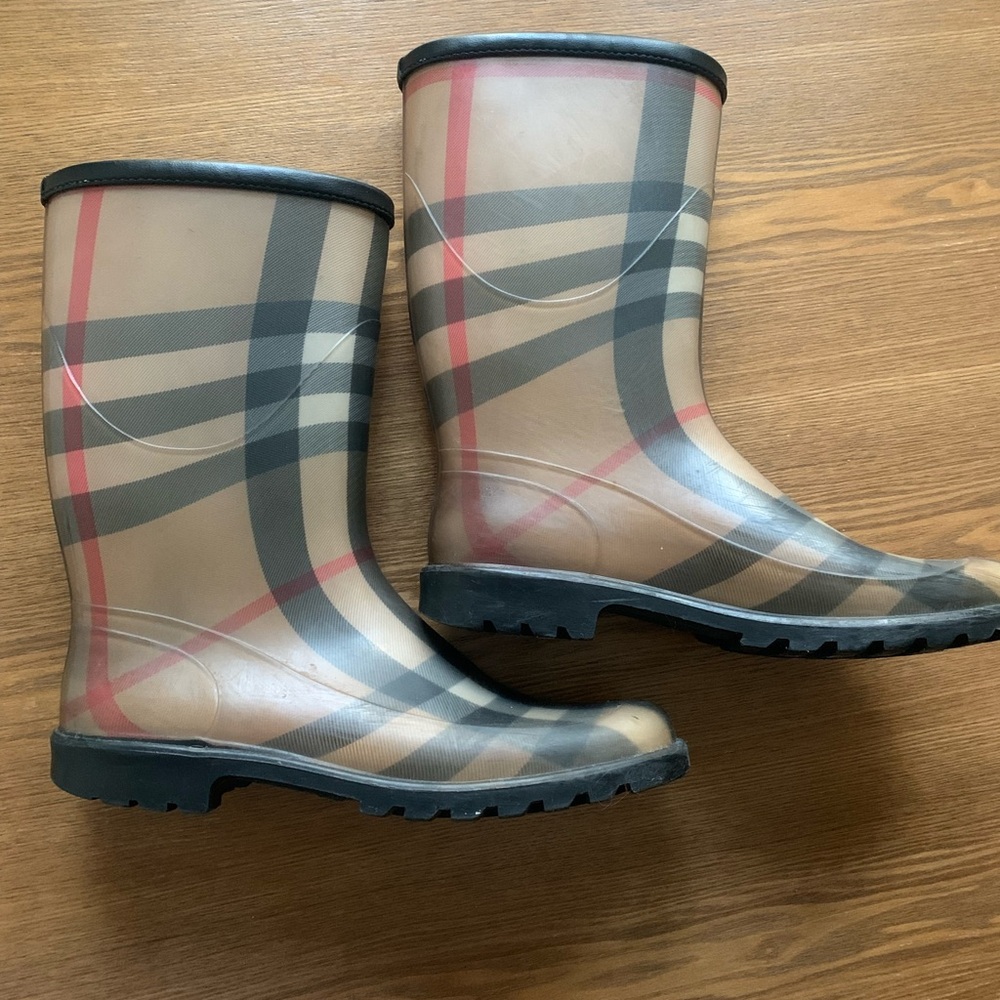 Burberry Rain boots size 41, size 9, size 9 1/2